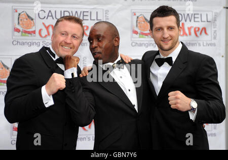 Die Boxer Steve Collins, Nigel Benn und Carl Froch kommen zum Butterfly Ball im Battersea Park, London. Die Veranstaltung von Caudwwell Children zielt darauf ab, Mittel für behinderte Kinder zu sammeln. Stockfoto