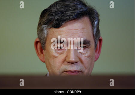 Premierminister Gordon Brown während seiner monatlichen Pressekonferenz in der Downing Street 10 in London. Stockfoto