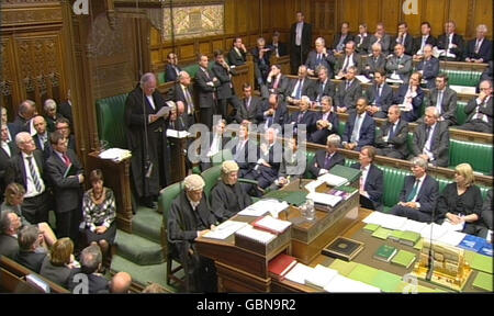Der Sprecher des Unterhauses, Michael Martin, gibt vor dem Unterhaus in Westminster, London, eine Erklärung zu den vorgeschlagenen neuen Regeln für die Ausgaben der Abgeordneten ab. Stockfoto