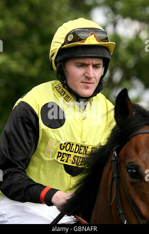 Pferderennen - betinternet Day - Newmarket Racecourse. Liam Keniry, Jockey Stockfoto