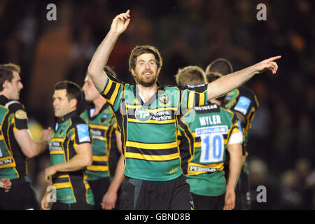 Ignacio Fernandez Lobbe von Northampton Saints feiert ihren Sieg nach dem Schlusspfiff Stockfoto