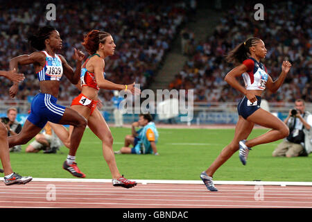 (R-L) Allyson Felix, die USA, führt das Rennen mit dem bulgarischen Ivet an Lalova und der britische Abiodun Oyepitan auf Platz zwei und drei Stockfoto