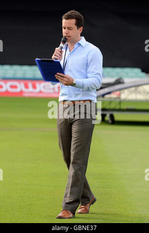 Cricket - Twenty20 Cup 2009 - South Division - Surrey Brown Caps gegen Sussex Sharks - The Brit Oval. David Jones, Pitch-Ansager von Surrey Stockfoto