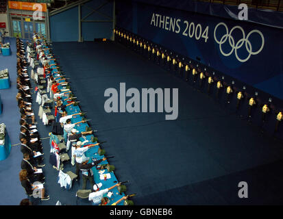 Moderner Fünfkampf - Olympische Spiele 2004 In Athen - Moderner Fünfkampf Für Frauen. Teilnehmer während der Dreharbeiten in Aktion Stockfoto