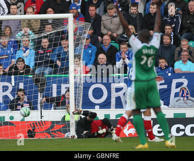 Fußball - Clydesdale Bank Scottish Premier League - Hibernian V Rangers - Easter Road Stadium Stockfoto