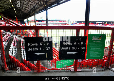 Fußball - Coca-Cola Football League Two - Brentford / Gillingham - Griffin Park. Gesamtansicht des Griffin Park, Heimstadion des Brentford Football Club Stockfoto