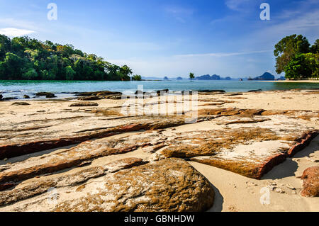 Blick vom Khlong Muang Beach, Krabi, Südthailand Stockfoto