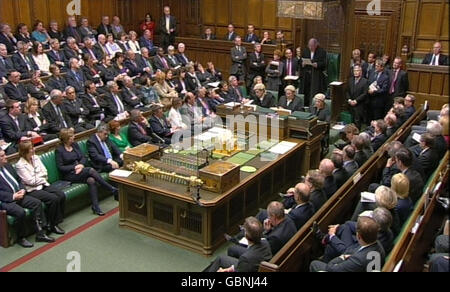 Der Sprecher des Unterhauses Michael Martin liest eine Erklärung vor dem Unterhaus in Westminster, London. Stockfoto