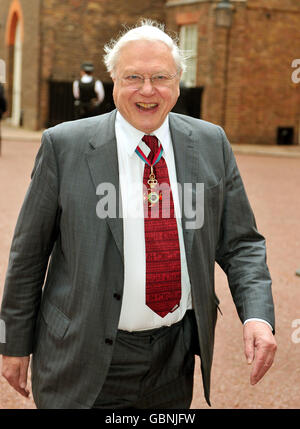 Sir David Attenborough erreicht die Chapel Royal im St. James's Palace in London für den Verdienstorden. Stockfoto