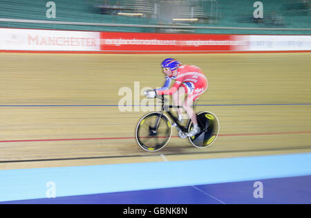 Paralympics - BT Paralympic World Cup - Tag 1 - Manchester. Der Großbritanniens Simon Richardson während des Qualifyings für die 3 KM-Verfolgung während der BT Paralympic World Cup in Manchester. Stockfoto