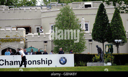 Schwedens Peter Hanson schlägt das 1. Loch während der BMW PGA Championship Practice Round im Wentworth Golf Club, Surrey. Stockfoto