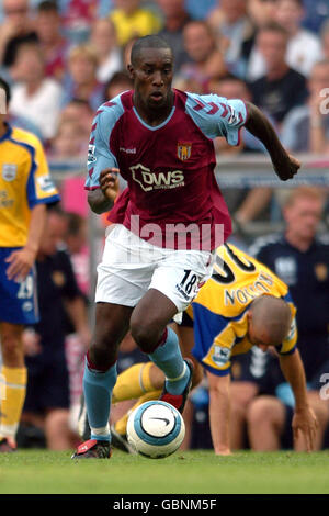 Fußball - FA Barclays Premiership - Aston Villa / Southampton. Carlton Cole, Aston Villa Stockfoto