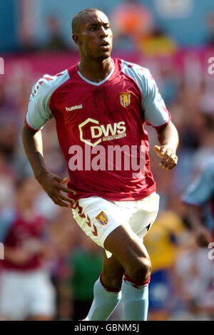 Fußball - FA Barclays Premiership - Aston Villa / Southampton. Carlton Cole, Aston Villa Stockfoto