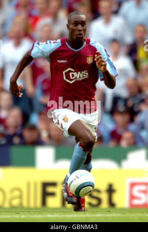 Fußball - FA Barclays Premiership - Aston Villa / Southampton. Carlton Cole, Aston Villa Stockfoto