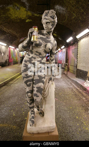 Neue Banksy-Kunstwerke. Kunstwerke beim „Cans Festival“ in einem Straßentunnel in der Leake Street, Lambeth London. Stockfoto