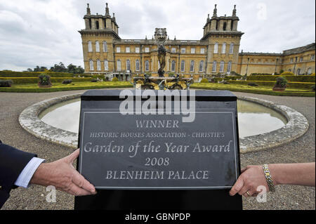 Der private italienische Garten des Herzogs von Marlborough im Blenheim Palace, der mit dem „Garten des Jahres“ ausgezeichnet wurde. Stockfoto