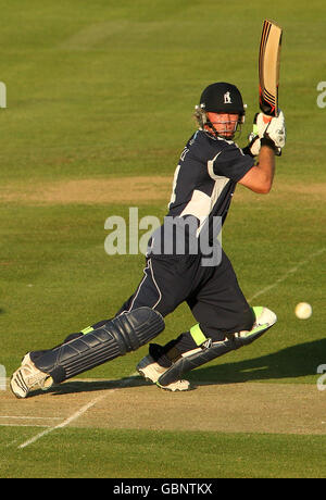 Cricket - Twenty20 Cup 2009 - Midlands/West/Wales Division - Warwickshire Bears gegen Northamptonshire Steelbacks - Edgbaston. Ian Bell von Warwickshire Bears schlägt zu Stockfoto