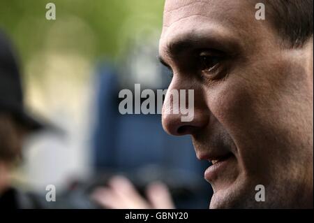 Hank Azaria bei der Ankunft zur UK Premiere von Night im Museum Battle of the Smithsonian am Empire, Leicester Square, London Stockfoto