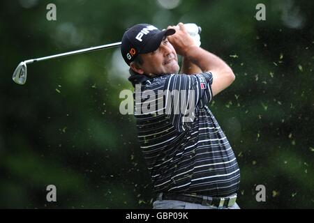 Golf - BMW PGA Championship 2009 - Tag 1 - Wentworth Golf Club - Virginia Water. Argentiniens Angel Cabrera am ersten Tag der BMW PGA Championship 2009 im Wentworth Golf Club in Aktion Stockfoto