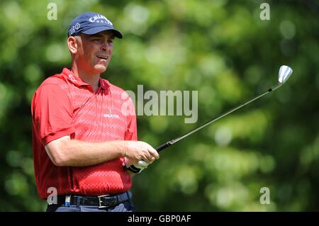 Der dänische Thomas Bjorn in Aktion am ersten Tag der 2009 BMW PGA Championship im Wentworth Golf Club Stockfoto