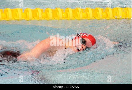 Paralympics - BT Paralympic World Cup - Tag sechs - Manchester. Die britische Eleanor Simmonds holt Gold in der 100-M-Freestyle während der BT Paralympic World Cup, Manchester. Stockfoto