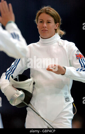 Moderner Fünfkampf - Olympische Spiele 2004 in Athen - Frauen - Fechten. Die britische Georgina Harland Stockfoto