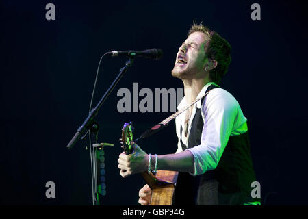 James Morrison tritt beim Hampton Court Palace Festival auf. James Morrison tritt beim Hampton Court Palace Festival in Richmond upon Thames, Surrey, auf. Stockfoto