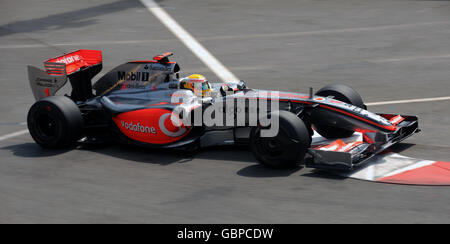 McLarens Mercedes' Lewis Hamilton während eines Qualifyings auf dem Circuit de Monaco, Monte Carlo, Monaco. Stockfoto