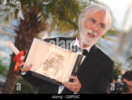 Regisseur Michael Haneke gewinnt die Palm D'Or für seinen Film das Weisse Band bei den Filmfestspielen von Cannes, die im Palais de Festival in Cannes, Frankreich, stattfinden. Stockfoto