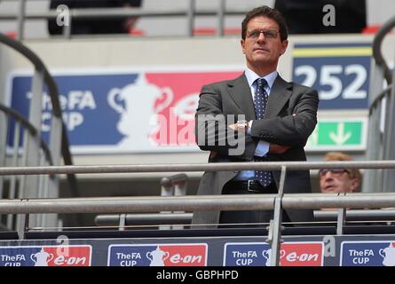 Fußball - FA Cup - Finale - Chelsea gegen Everton - Wembley Stadium. Der englische Manager Fabio Capello auf der Tribüne Stockfoto