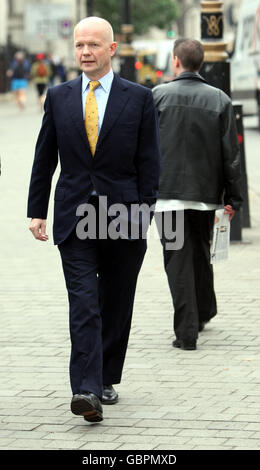 Schattenaußenminister William Hague in der Nähe des Unterhauses im Zentrum von London. Stockfoto