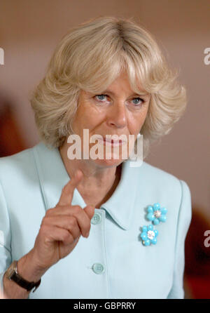 Die Herzogin von Cornwall besucht Kinder im Helen & Douglass House in Oxford. Stockfoto