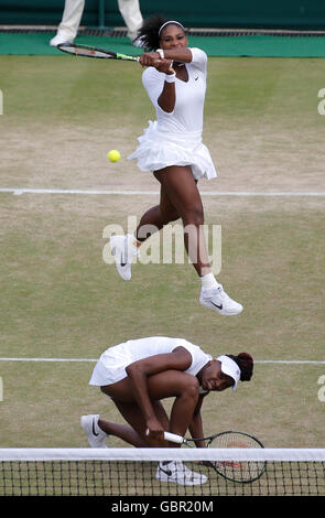 London, UK. 7. Juli 2016. Serena Williams & Venus Williams Las verdoppelt der Wimbledon Championships 2016 der All England Tennisclub, Wimbledon, London, England 7. Juli 2016 Damen-Einzel Halbfinale der All England Tennis Club, Wimbledon, London, England 2016 Credit: Allstar Bild Bibliothek/Alamy Live-Nachrichten Stockfoto