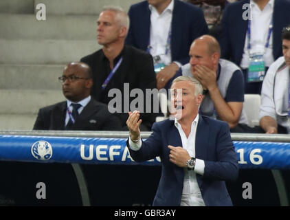 Marseille, Frankreich. 7. Juli 2016. Didier Deschamps, reagiert Cheftrainer von Frankreich während der Euro 2016 Halbfinalspiel zwischen Frankreich und Deutschland in Marseille, Frankreich, 7. Juli 2016. Bildnachweis: Bai Xuefei/Xinhua/Alamy Live-Nachrichten Stockfoto