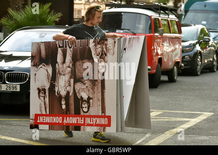 Karlovy Vary, Tschechien. 7. Juli 2016. Atmosphäre während der 51. internationalen Filmfestival Karlovy Vary in Karlsbad, Tschechische Republik, 7. Juli 2016. © Slavomir Kube es/CTK Foto/Alamy Live-Nachrichten Stockfoto