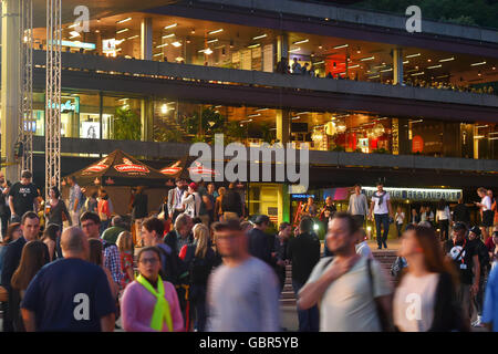 Karlovy Vary, Tschechien. 7. Juli 2016. Atmosphäre während der 51. internationalen Filmfestival Karlovy Vary in Karlsbad, Tschechische Republik, 7. Juli 2016. © Slavomir Kube es/CTK Foto/Alamy Live-Nachrichten Stockfoto