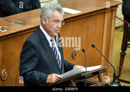 Wien, Österreich. 8. Juli 2016. Österreichs Bundespräsident Heinz Fischer hält eine Rede auf der Bundesversammlung während seiner Pensionierung Zeremonie in Wien, Österreich, 8. Juli 2016. Bildnachweis: Qian Yi/Xinhua/Alamy Live-Nachrichten Stockfoto