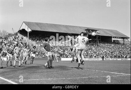 Peterborough's Chris Turner macht sich auf den Weg gegen Millwall Stockfoto