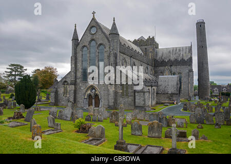 St. Canices Kirche und Rundturm, Kilkenny, Irland Stockfoto