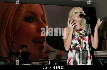 Little Boots HMV Performance - London Stockfoto