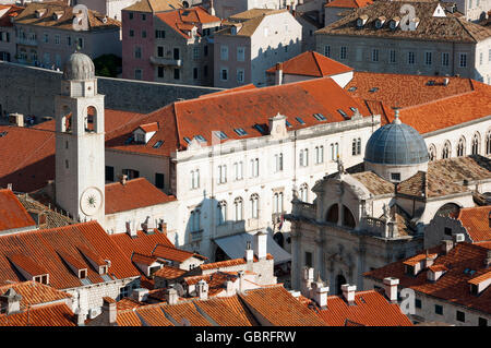 Glockenturm, Rathaus, Kirche St. Blasius, Blick von der Stadtmauer in der historischen Stadt, Altstadt, Dubrovnik, Dalmatien, Kroatien Stockfoto