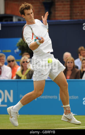 Der Großbritanniens Andy Murray in Aktion während seines dritten Einzelsieges gegen den Spanier Guillermo Garcia-Lopez am vierten Tag der AEGON Championships im Queen's Club in London. Stockfoto