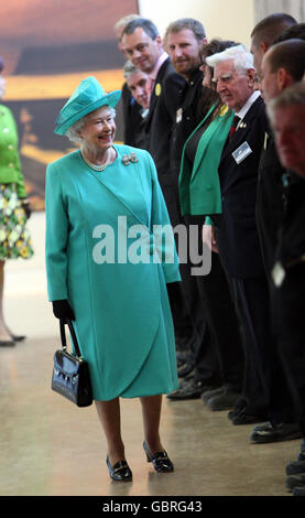 Königin Elizabeth II. Und der Herzog von Edinburgh besuchen das Tank Museum in Bovington, Dorset. Stockfoto