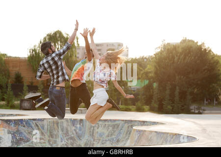 Eine Gruppe von Freunden, die ihren Erfolg genießen. Stockfoto