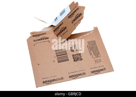 Kleines Paket von Amazon geöffnet Stockfoto