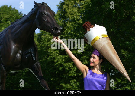 Ascot Ladies Day Stockfoto