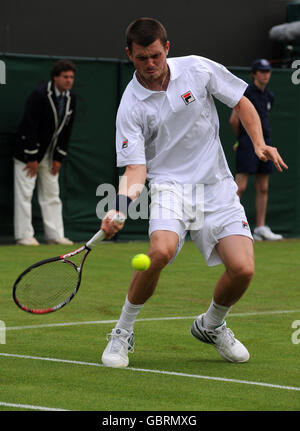 Großbritanniens Joshua Goodall in Aktion während der Wimbledon Championships 2009 im All England Lawn Tennis and Croquet Club, Wimbledon, London. Stockfoto