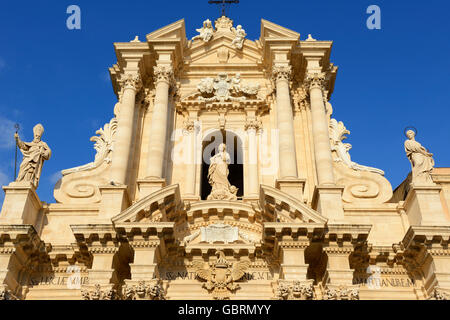 Barocke Fassade des Duomo (Kathedrale) in Piazza Duomo, Ortygia, Syrakus, Sizilien, Italien Stockfoto