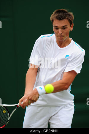 Tennis - Wimbledon Championships 2009 - erster Tag - All England Lawn Tennis und Croquet Club. Der deutsche Andreas Beck in Aktion während der Wimbledon Championships 2009 im All England Lawn Tennis and Croquet Club, Wimbledon, London Stockfoto