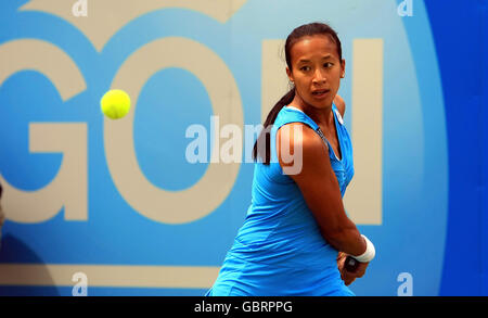 Die britische Anne Keothavong im Einsatz gegen Sofia Arvidsson am zweiten Tag des AEGON Classic im Edgbaston Priory, Birmingham. Stockfoto